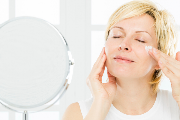 Cilt Bakımında Doğal Yağların Gücü: Argan, Jojoba ve Gül Yağı Kullanımı