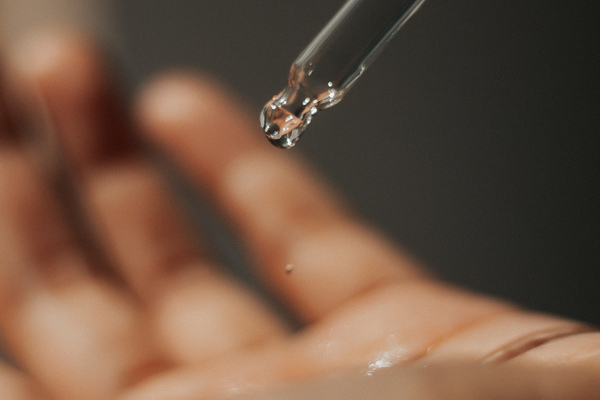 Kuru Ciltler İçin Doğal Yağlar: Nemlendirici ve Besleyici Etkileriyle Ürünler