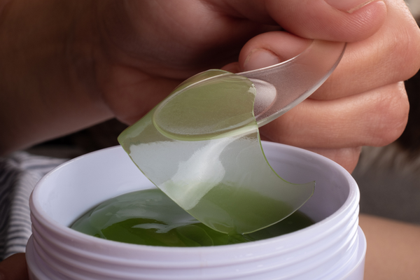 Göz Altı Işık Dolgusu Ne İşe Yarıyor? Genç ve Canlı Bakışların Sırrı!