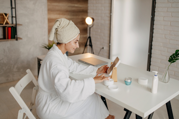 Cilt Bakımında Kullanılan İlginç Malzemeler: Altın, Gümüş, İnci ve İpek