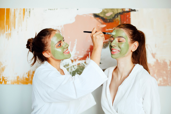 Cilt Bakımında Kış Aylarına Özel Peeling Yöntemleri Nelerdir? Etkili Peeling Çeşitlerini İnceleyin!