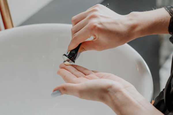 Cilt Uzmanlarımızın Önerdiği En İyi Yaşlanma Karşıtı 7 Kremi Keşfedin!