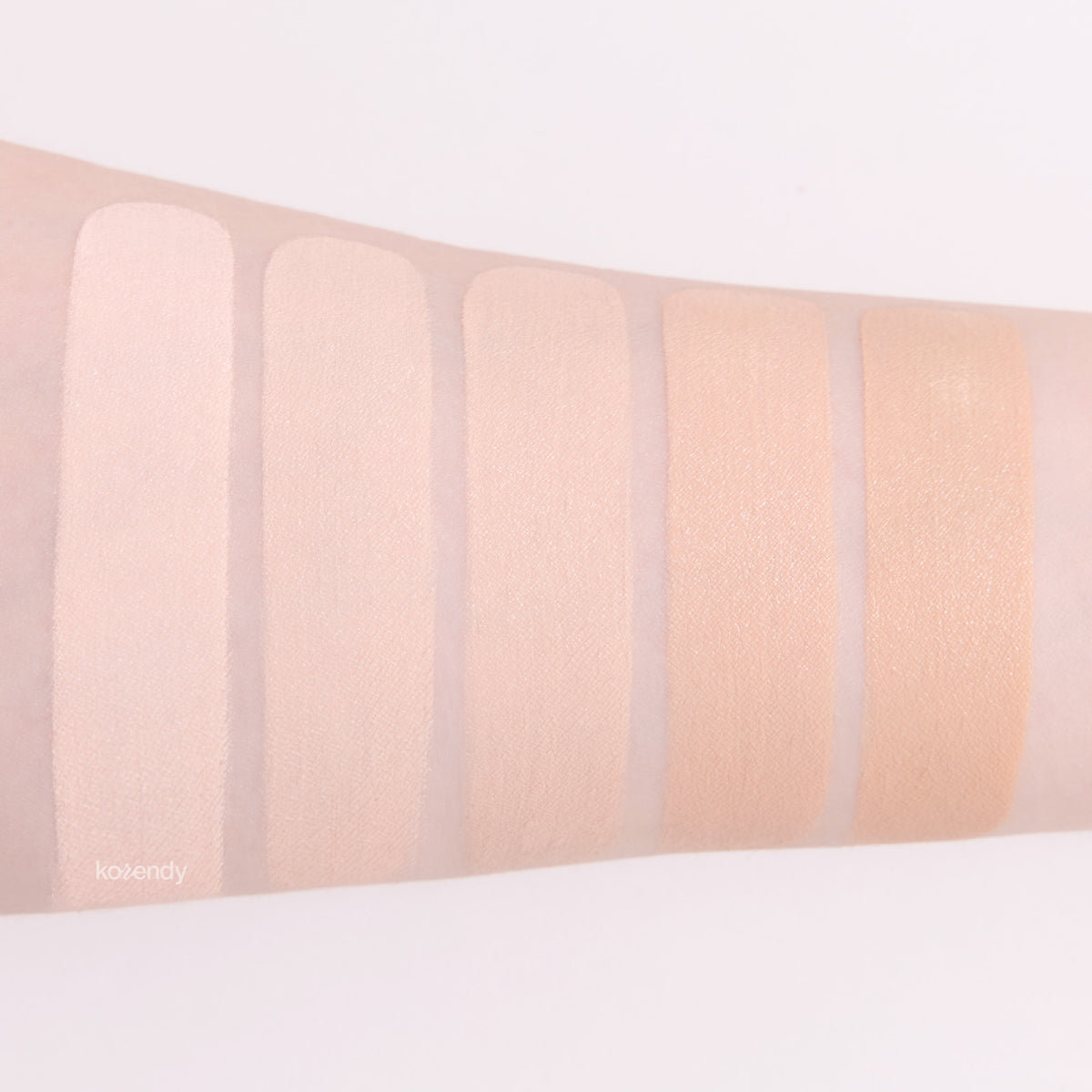 Amuse - Airy Pore Cover Cushion (Uzun Süre Kalıcı Gözenek Blurlayıcı Mat Bitişli Peptitli Cushion) 15g (%25 Lansman İndirimi)