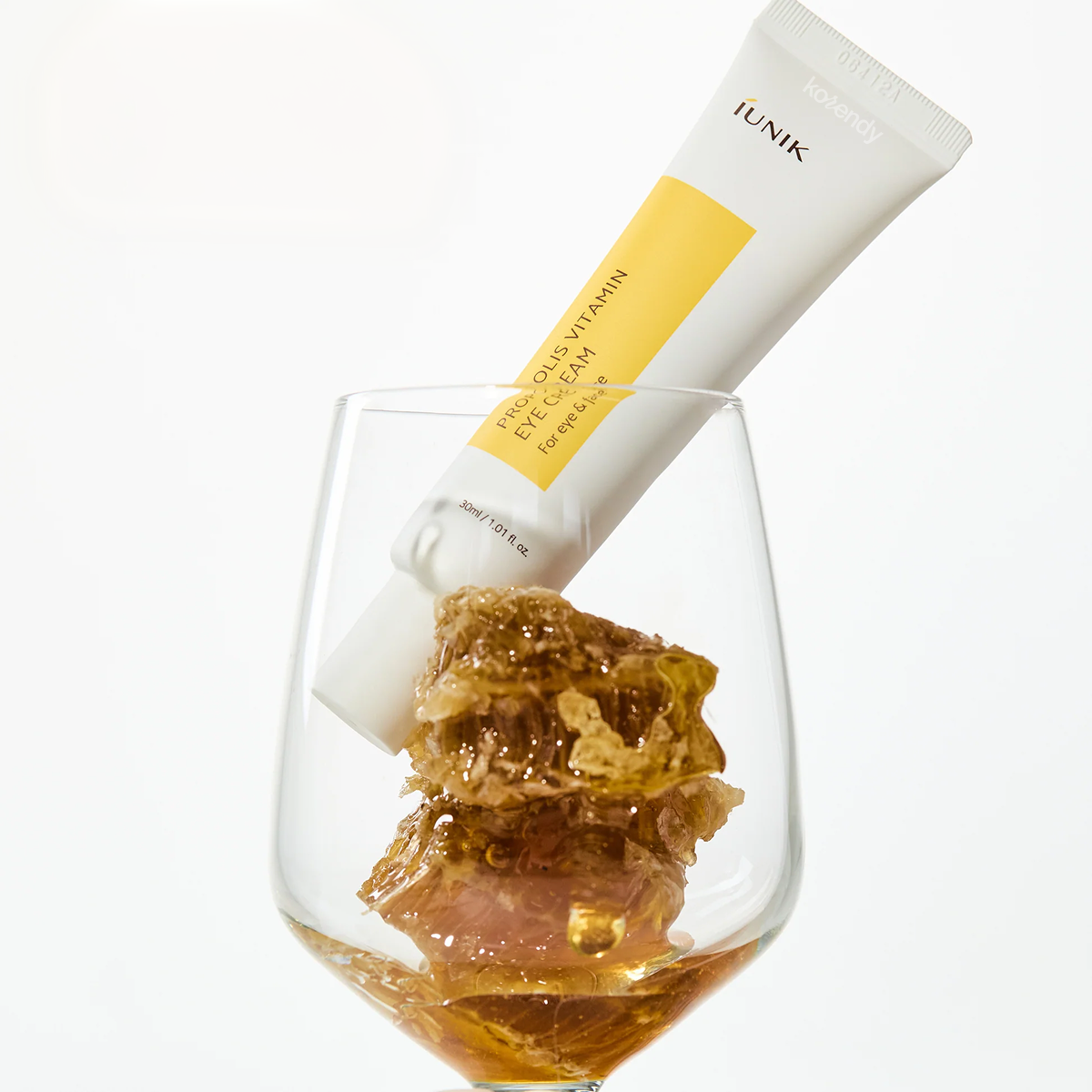 IUNIK - Propolis Vitamin Eye Cream (Parlatıcı Göz Çevresi ve Tüm Yüz İçin Propolis ve İdebenon İçeren Krem) 30ml (%15-%30 Lansman İndirimi)