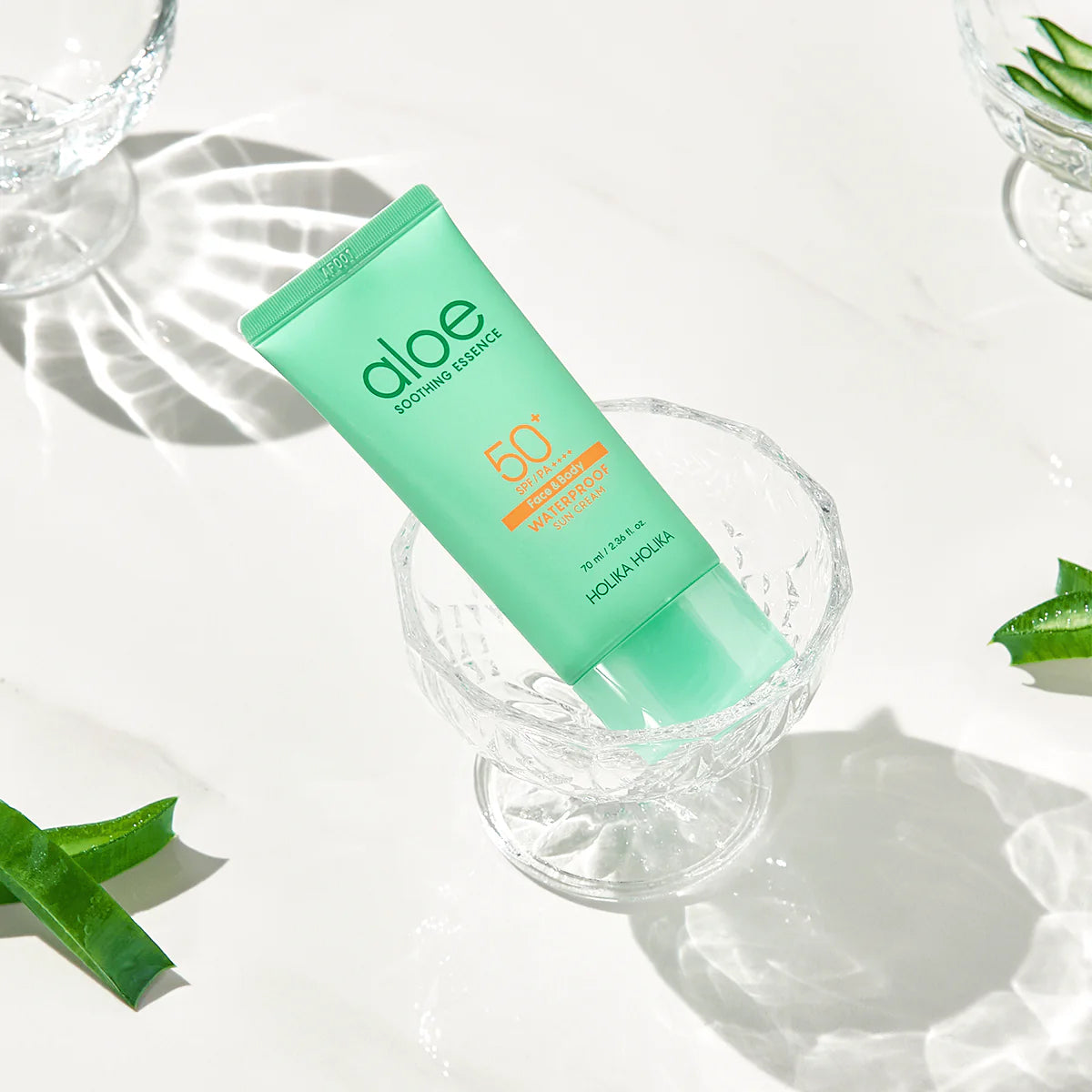 Holika Holika - Aloe Soothing Essence Waterproof Sun Cream SPF50+ (Suya Dayanıklı Cildi Yatıştırmaya Yardımcı Aloe Güneş Kremi) 70ml