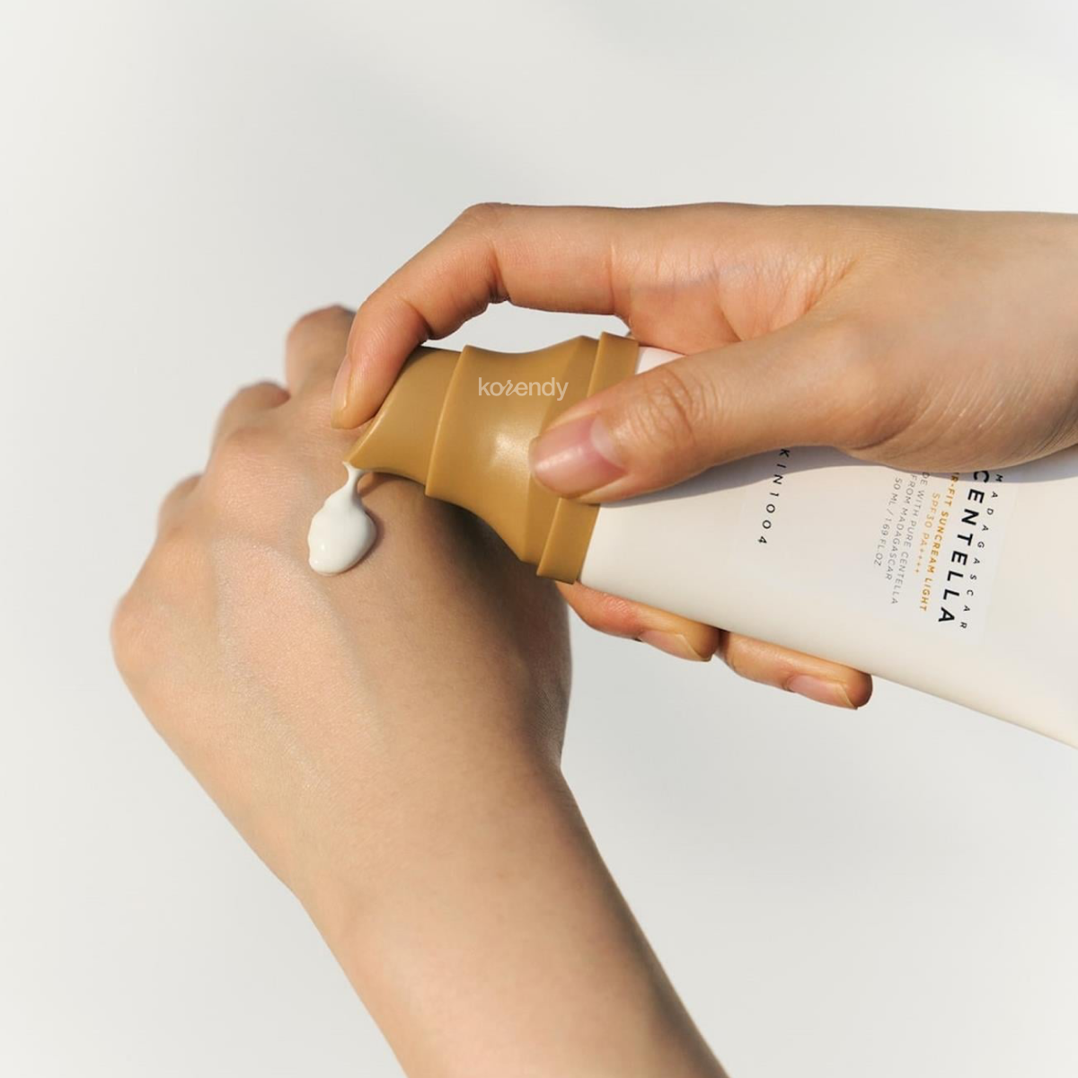 SKIN1004 - Madagascar Centella Air-Fit Suncream Light SPF30 PA++++ (Centella Asiatica İçeren Hafif Dokulu Güneş Kremi) 50ml (%15-%30 Lansman İndirimi)