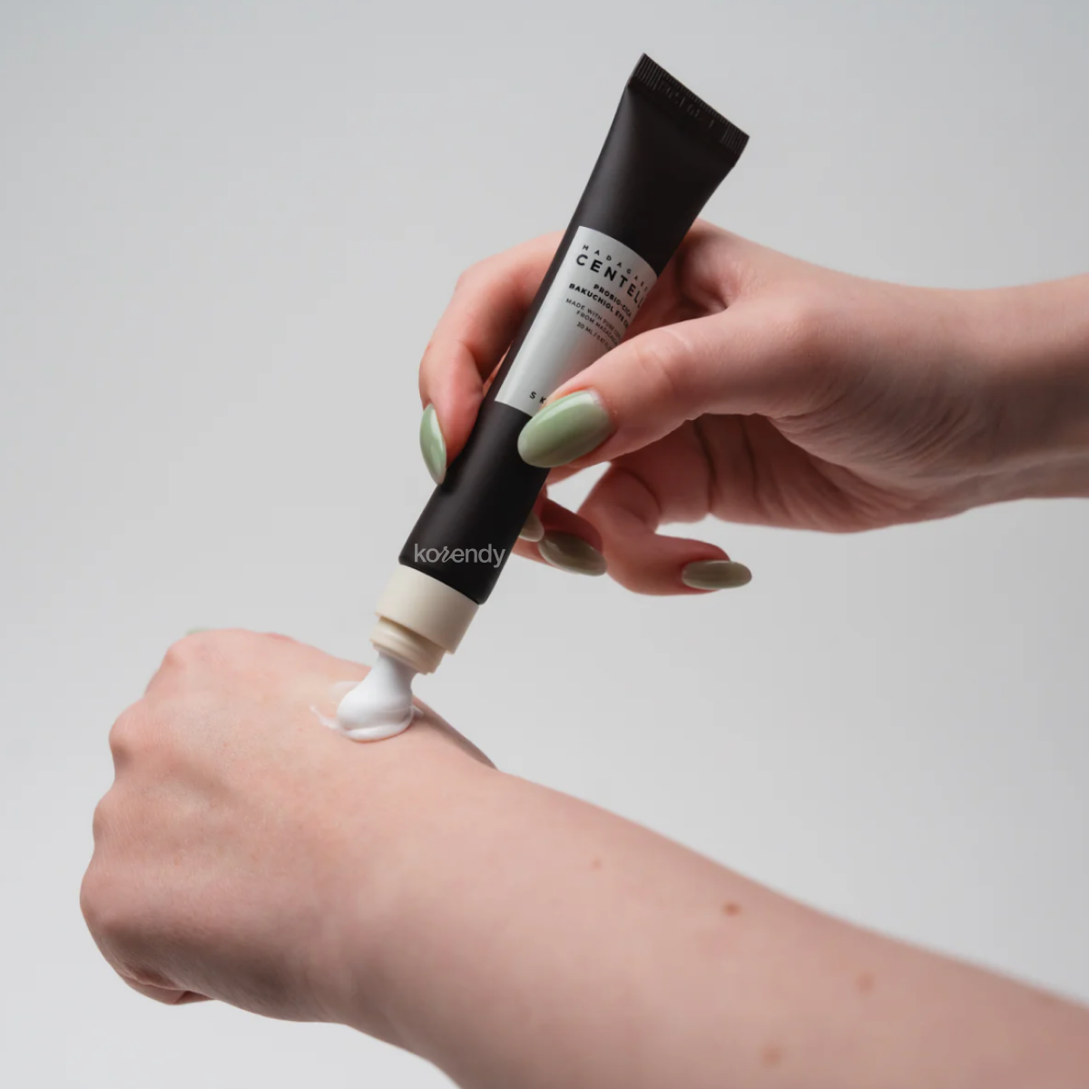 SKIN1004 - Madagascar Centella Probio-Cica Bakuchiol Eye Cream (Yaşlanma Önleyici Bakuchiol ve Fermente Centella İçeren Göz Kremi) 20ml (%15-%30 Lansman İndirimi)