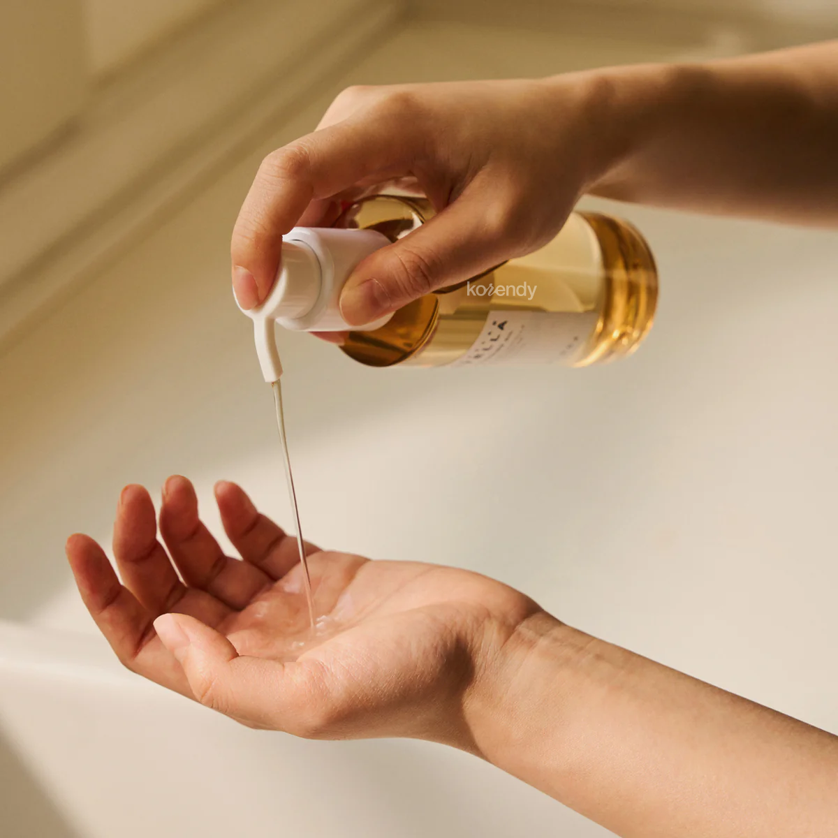 SKIN1004 - Madagascar Centella Light Cleansing Oil (Bariyer Koruyucu Madagascar Centella ve MCT Yağı İçeren Temizleme Yağı) 200ml (%15-%30 Lansman İndirimi)