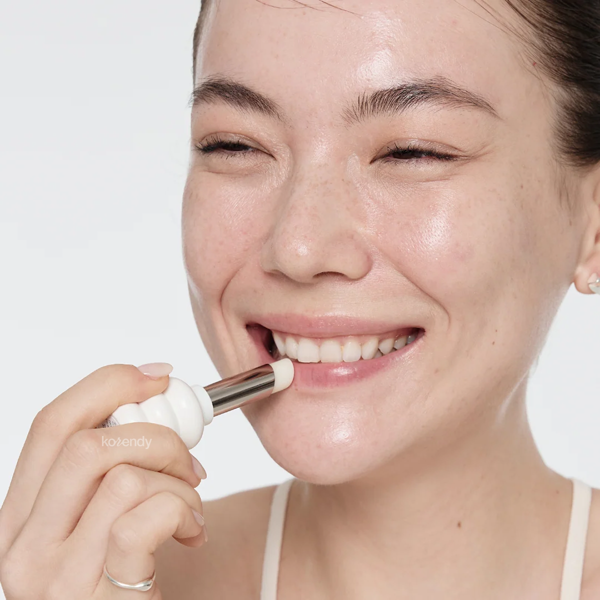 Sulwhasoo - Glowing Lip Balm (Besleyici Ginseng Tohumu Yağlı Dudak Balmı) 3g (%15-%30 Lansman İndirimi)
